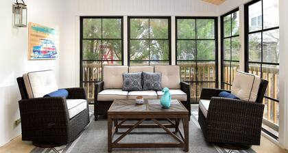 Welcome to Sea Glass Cottage, Walk, bike, trolley, or drive to the Beach!