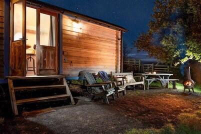 COW PARSLEY SHEPHERD'S HUT, near Berwick upon Tweed - sleeps 4