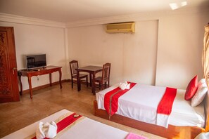 View from room - Hotel Rajdhani Palace (Siem Reap)