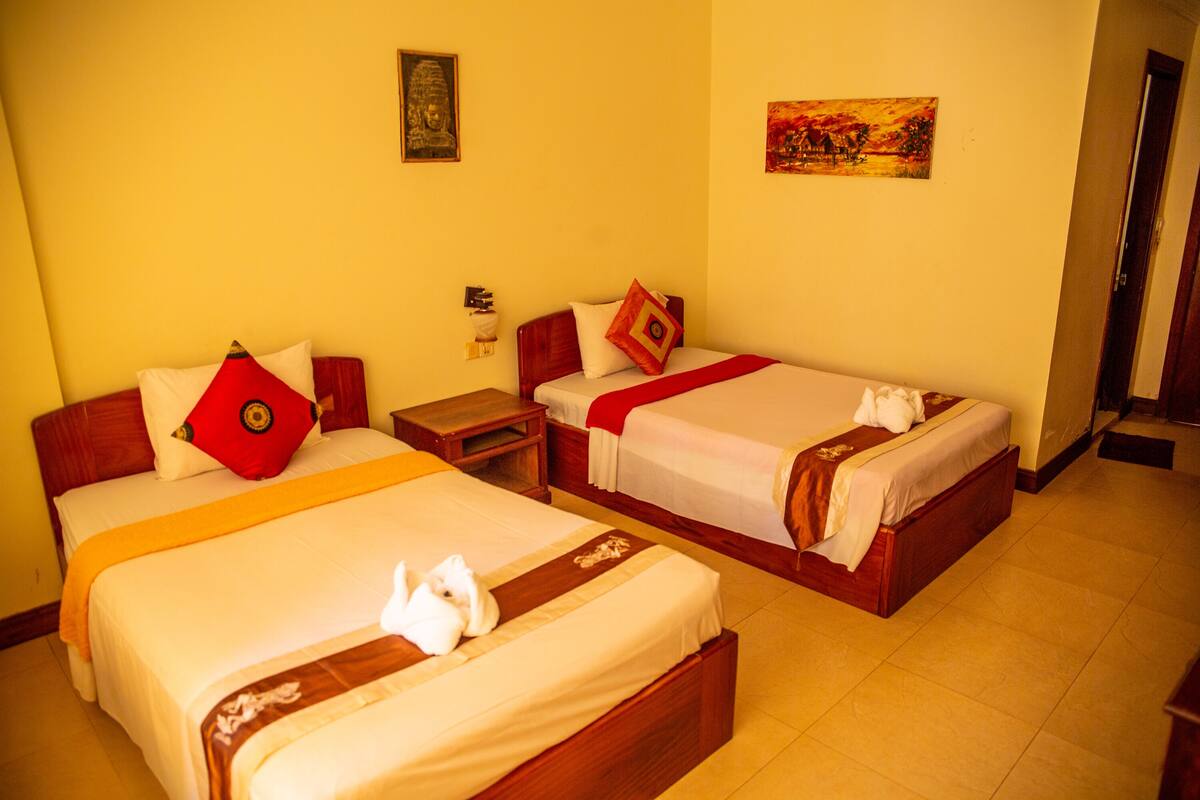 Egyptian cotton sheets, premium bedding, pillow-top beds, in-room safe
