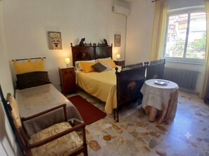 Deluxe-Zimmer, Bergblick (Liberty Room) | Daunenbettdecken, Schreibtisch, Verdunkelungsvorhänge