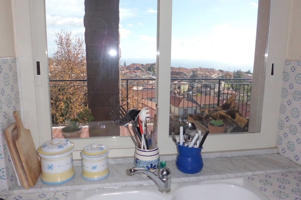 Frigorifero con congelatore, microonde, forno, piano cottura