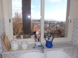 大冰箱、微波炉、烤箱、炉灶