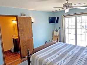 3 bedrooms, iron/ironing board, free WiFi - 3 BR House, 2 Blocks To Beach, Nice Backyard For Grilling (Wildwood Crest)