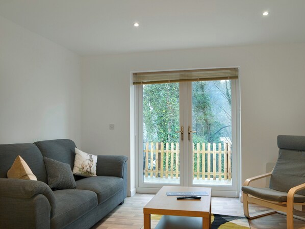 Living area - 3 bedroom accommodation in Godstone (Godstone)