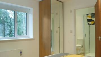 3 bedrooms, bed sheets