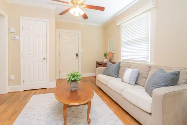 TV, offices - Pool! Near Downtown&Parks- The Cozy Guest Cottage (Columbus)