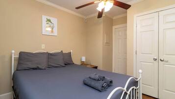 1 chambre, fer et planche à repasser, Wi-Fi, draps fournis