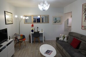 TV, DVD player, books, music library - Pleasant pied-à-terre on the Côte Fleurie Rated 3 stars by Gîtes de France (Cabourg)