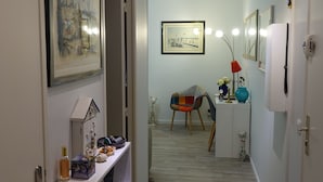 A narrow hallway with a bookshelf, framed artwork, and a door leading to another room. - Pleasant pied-à-terre on the Côte Fleurie Rated 3 stars by Gîtes de France (Cabourg)