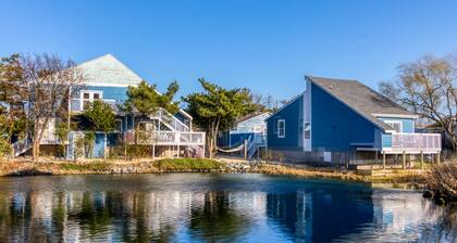 Waterfront beach cottage w/ full kitchen, cable, free WiFi - close to the beach