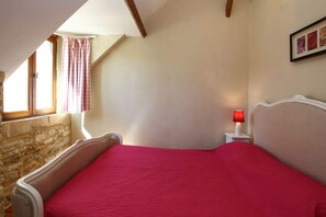 3 bedrooms, iron/ironing board, travel crib, free WiFi