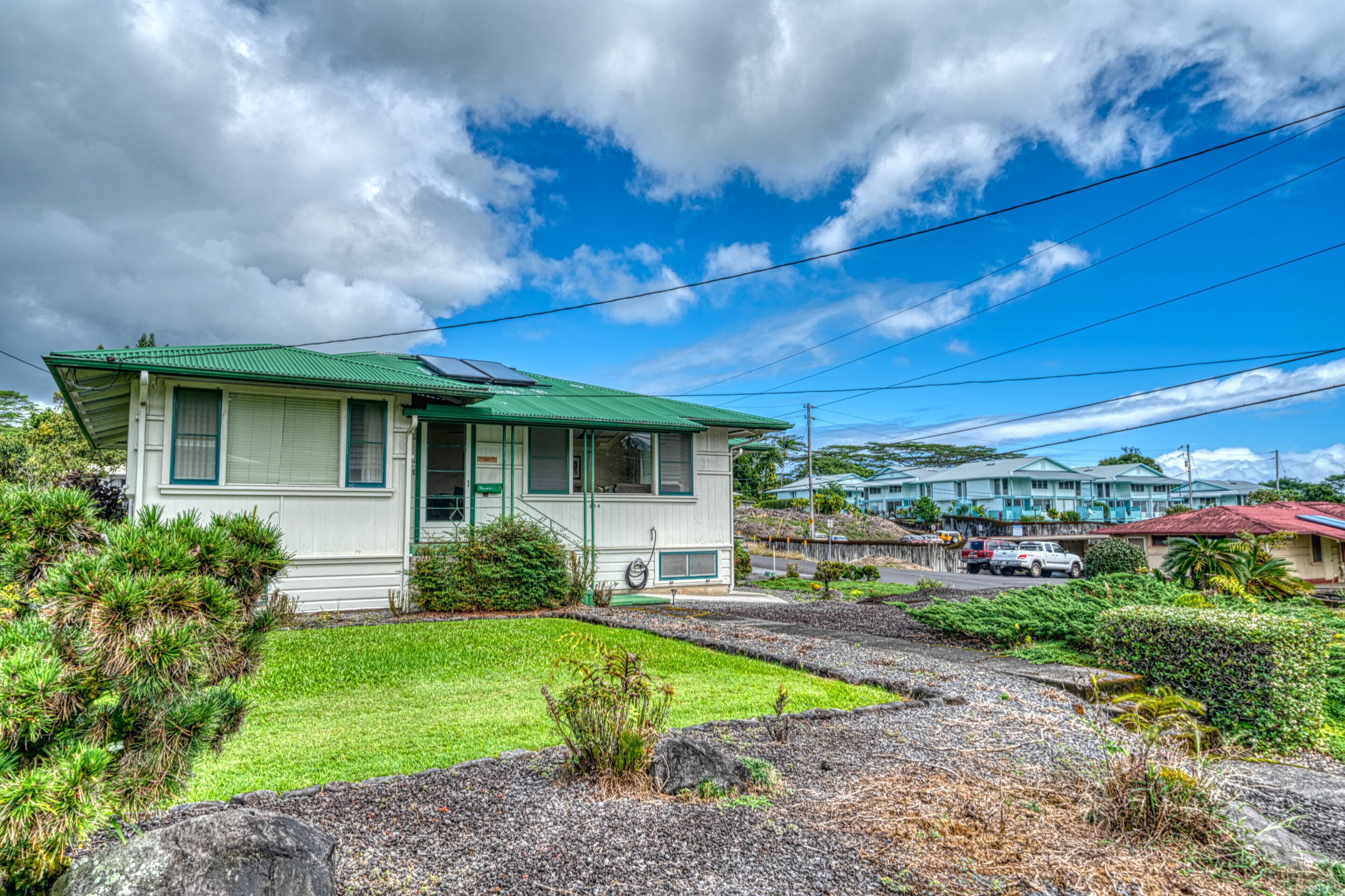 Full kitchen, walk-in shower, blocks from the beach