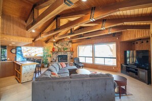 Smart-TV, peis, videospill og DVD-spiller