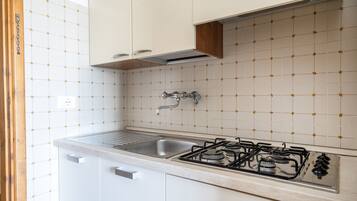 Frigorifero, macchina per tè/caffè, pentole/stoviglie/utensili