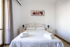 1 bedroom, iron/ironing board, travel cot, WiFi