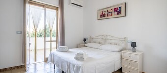 Monolocale vista giardino-Estudio-Balcón-Baño privado