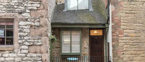 المنشأة من الخارج