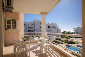 Outdoor dining - B33 - Praia do Vau Apartment (Portimao)