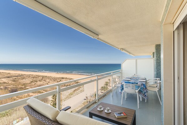Outdoor dining - Fabulous beach condo for a great vacation. Amazing Sea Views! (Playa de Gandía)