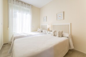 3 makuuhuonetta, silitysrauta/-lauta, ilmainen Wi-Fi, vuodevaatteet