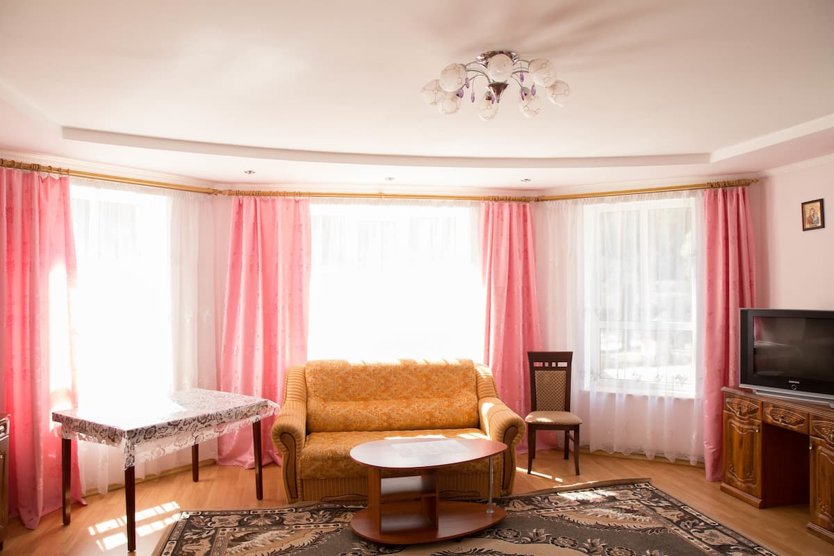 Suite Studio Familiale, 1 grand lit, non-fumeurs, vue fleuve | 1 chambre, chambres insonorisées, fer et planche à repasser