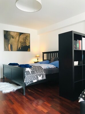 1 dormitorio, escritorio, tabla de planchar con plancha y wifi gratis