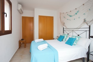 5 bedrooms, in-room safe, iron/ironing board, travel cot