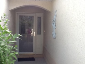 تفاصيل الفندق من الخارج