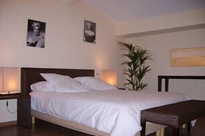 3 chambres, fer et planche Ă repasser, Wi-Fi, draps fournis