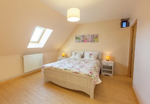3 bedrooms, iron/ironing board, travel cot, free WiFi
