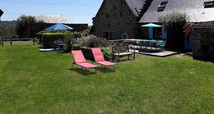 Typische Corrèze-Scheune in Naturstein