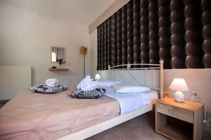 2 bedrooms, iron/ironing board, WiFi, bed sheets - Helen by the river, relaxing 2BR apt ***** (Corfu)