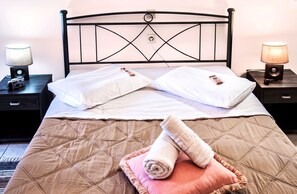 2 bedrooms, iron/ironing board, WiFi, bed sheets