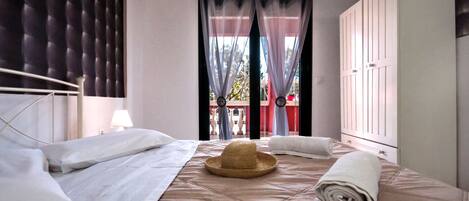 2 quartos, ferros/tábuas de passar roupa, Wi-Fi, roupa de cama