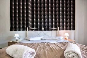 2 bedrooms, iron/ironing board, WiFi, bed sheets - Helen by the river, relaxing 2BR apt ***** (Corfu)