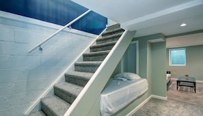 3 bedrooms, desk, iron/ironing board, WiFi (free)