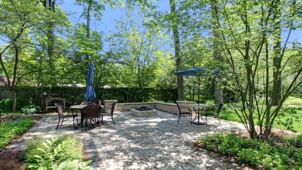 Outdoor dining - Modern Notre Dame Get Away! EV Charger (1614) (South Bend)