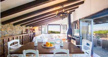Beloved country estate with spectacular views of the Strait in Bologna,