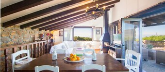 Beloved country estate with spectacular views of the Strait in Bologna,
