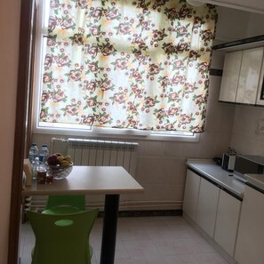 冰箱、微波炉、烤箱、茶具/咖啡用具