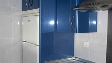 Een koelkast, een magnetron, een kookplaat