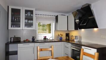 Frigorifero, microonde, forno, lavastoviglie