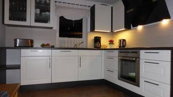 Frigorifero, microonde, forno, lavastoviglie