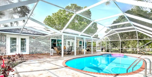 Oasis with Heated Saltwater Pool, Pond with Ducks & Koi, Large Yard & King Suite