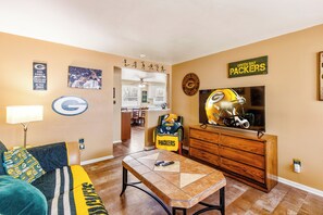 Télévision, livres, espaces bureaux