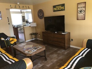 Fernseher, Bücher, Arbeitsbereiche