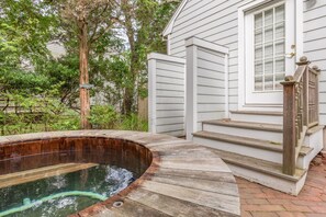 Outdoor spa tub - Stunning Bayfront Views (Hampton Bays)