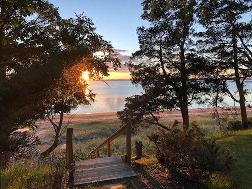 Upeat Bayfront Views