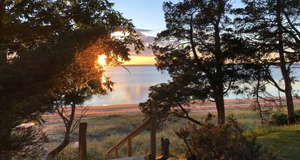 Upeat Bayfront Views